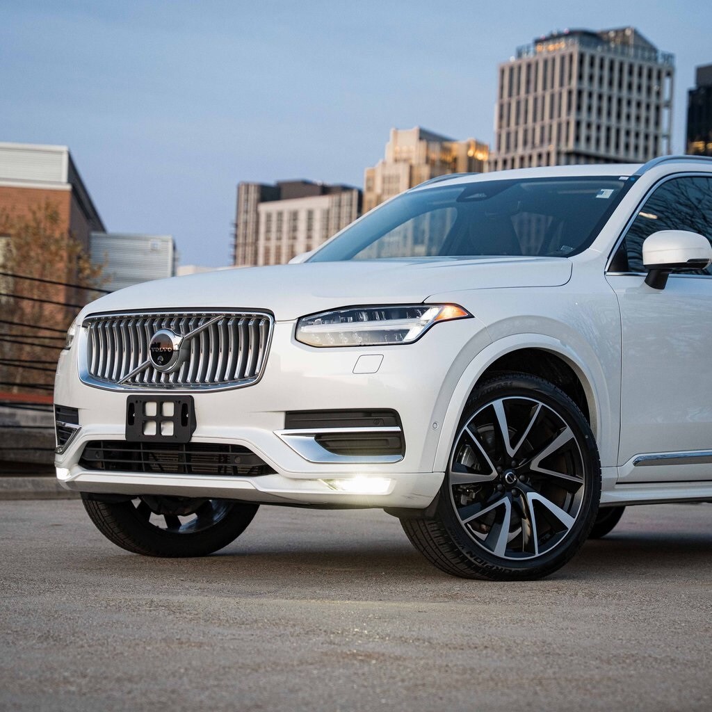 2025 Volvo XC90 B5 Plus photo 2