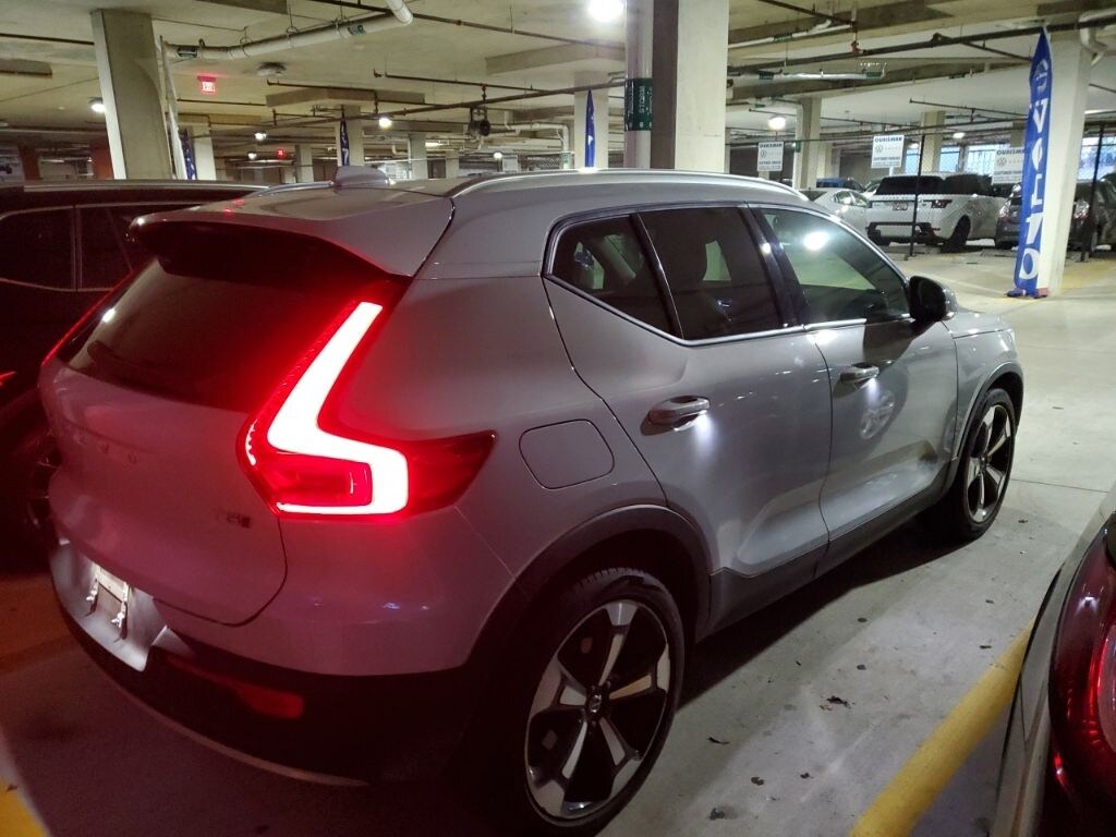 Certified 2022 Volvo XC40 Momentum SUV