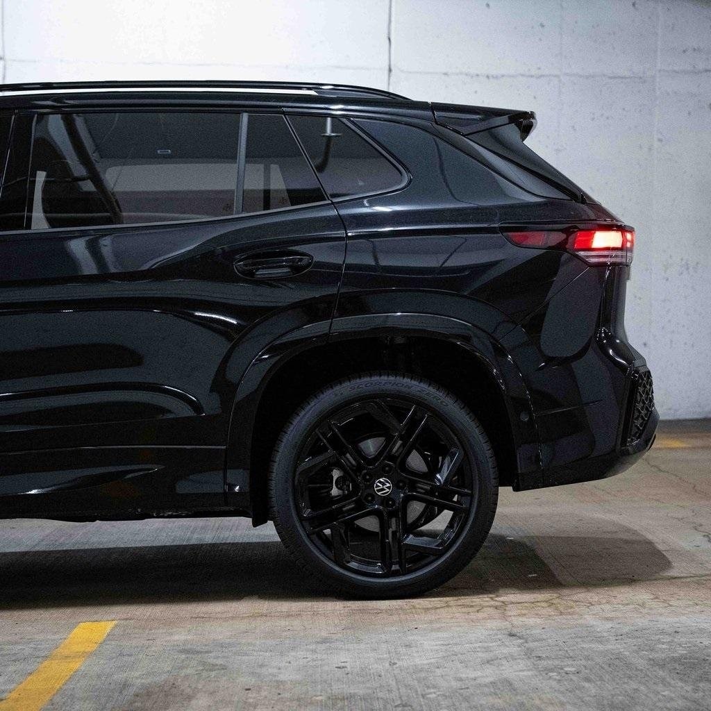 New 2025 Volkswagen Tiguan 2.0T SE R-Line Black SUV