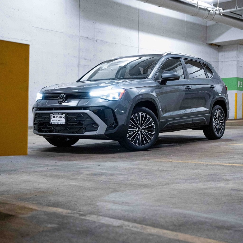 2025 Volkswagen Taos SE's photo