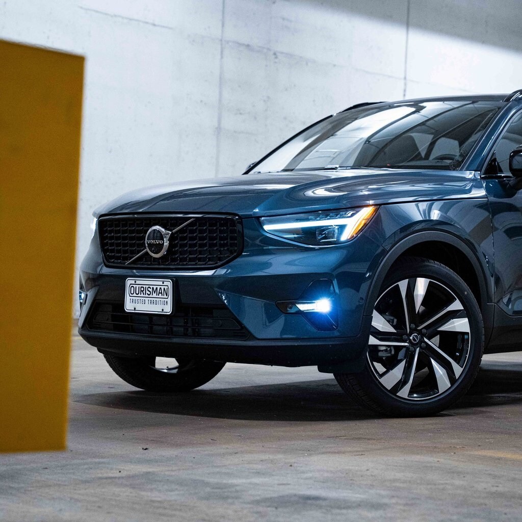 New 2026 Volvo XC40 B5 Ultra SUV