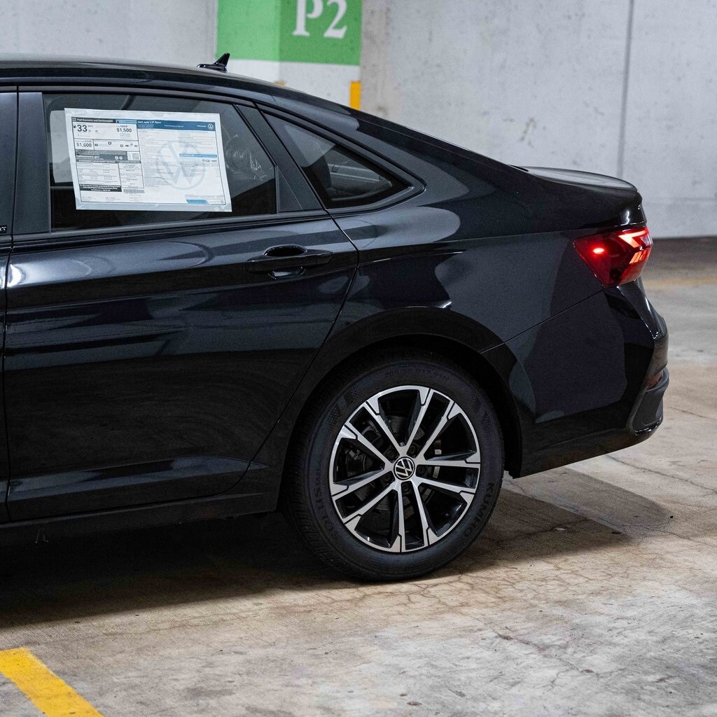 2025 Volkswagen Jetta 1.5T Sport photo 3