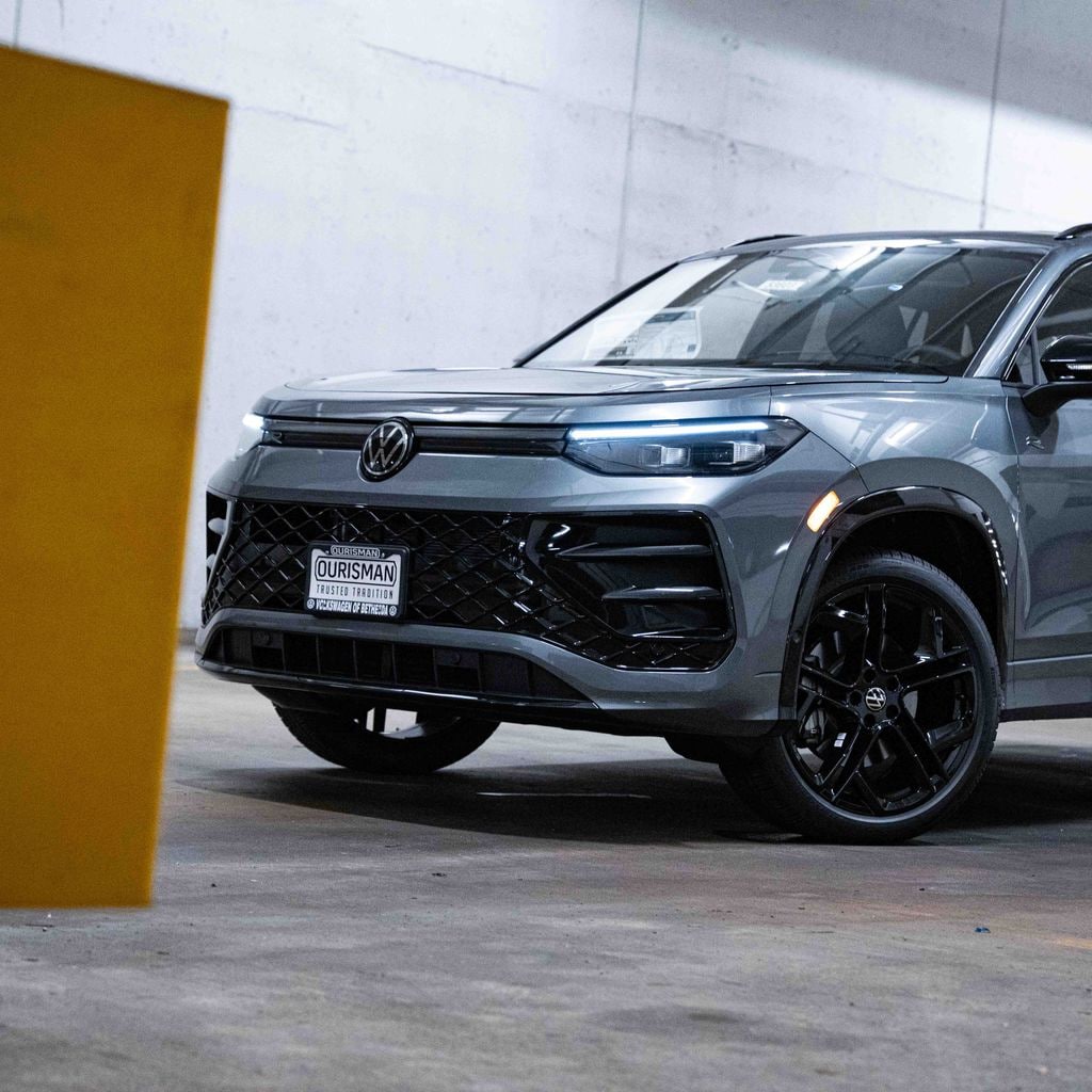 New 2026 Volkswagen Tiguan SE R-Line Black SUV