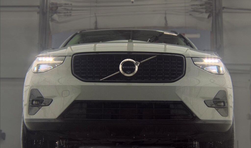 Certified 2024 Volvo XC40 B5 Plus Dark Theme SUV