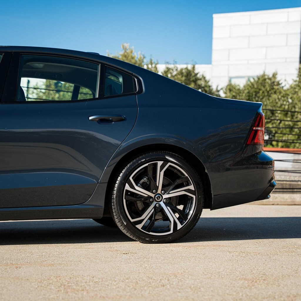 2025 Volvo S60 B5 Core photo 4