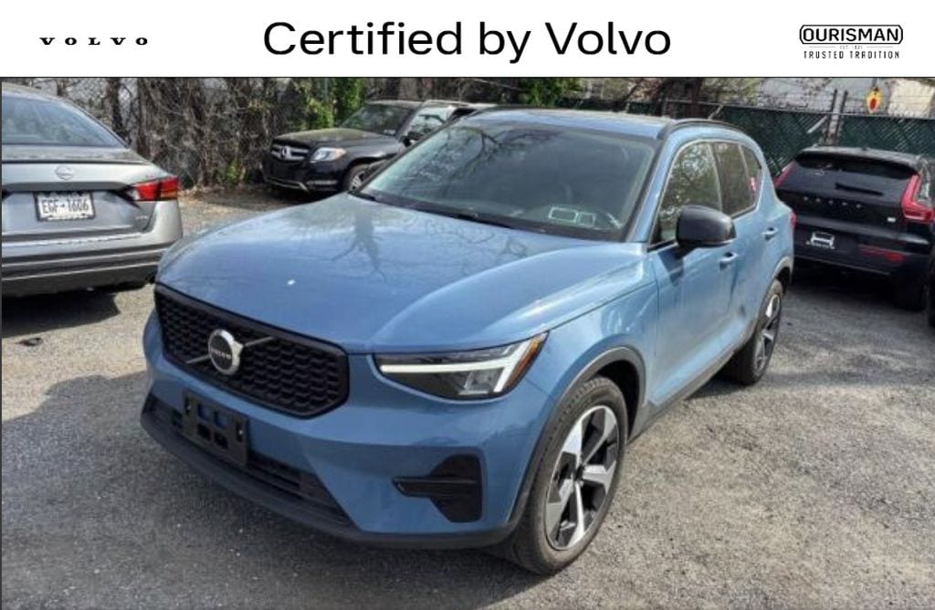 2024 Volvo XC40 B5 Core Dark AWD's photo