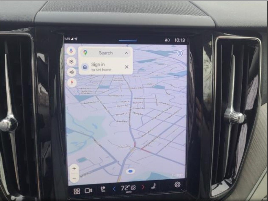 2023 Volvo XC60 B5 Plus photo 2