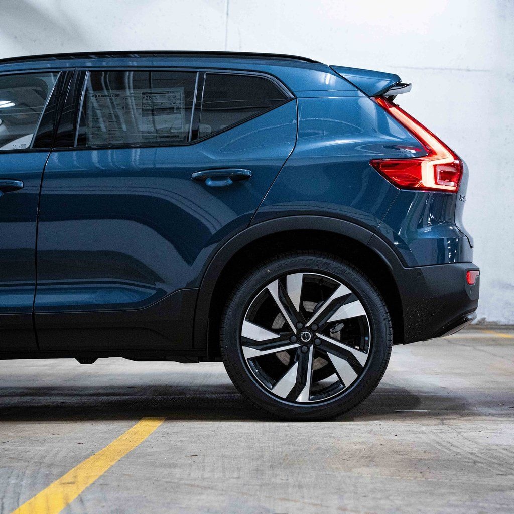 New 2026 Volvo XC40 B5 Ultra SUV