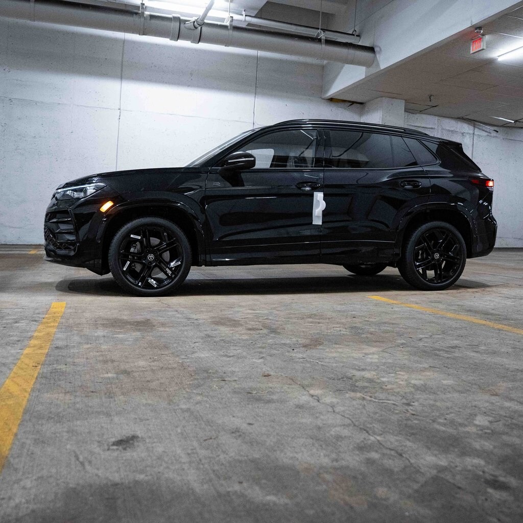2025 Volkswagen Tiguan SE R-Line Black photo 2