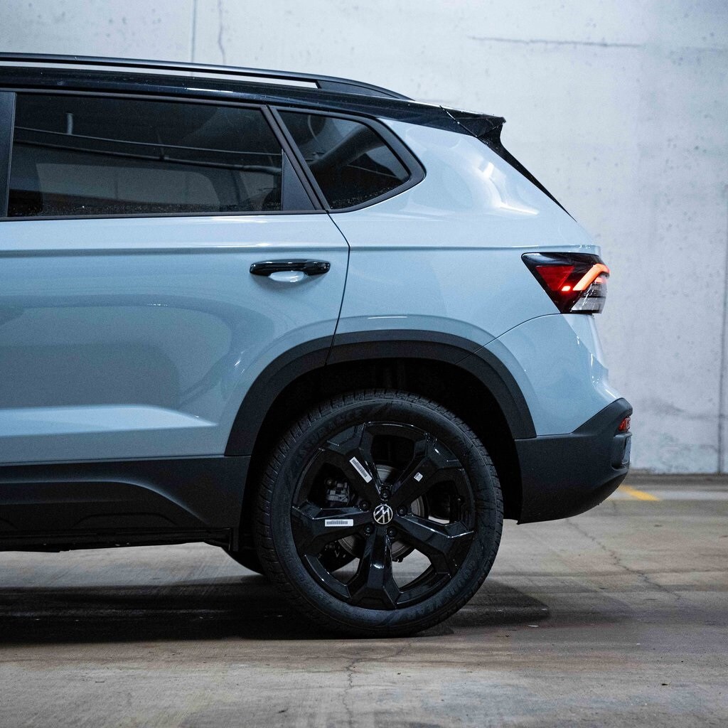 New 2026 Volkswagen Taos 1.5T SE Black SUV