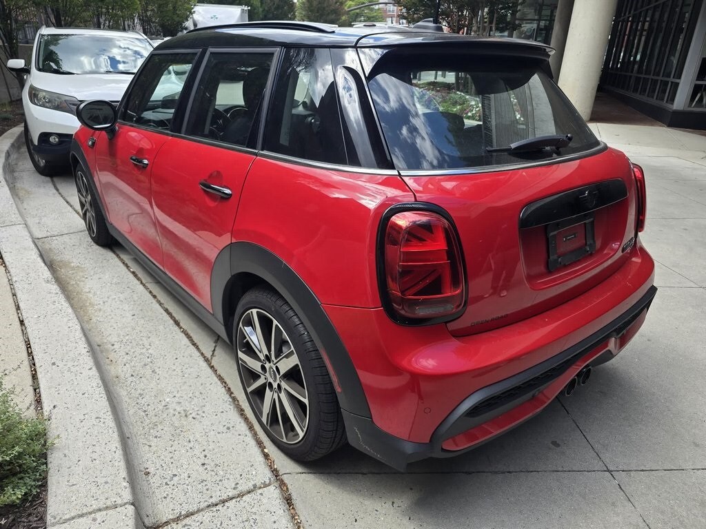 2024 Mini Cooper 4 Door Hardtop S Iconic photo 3