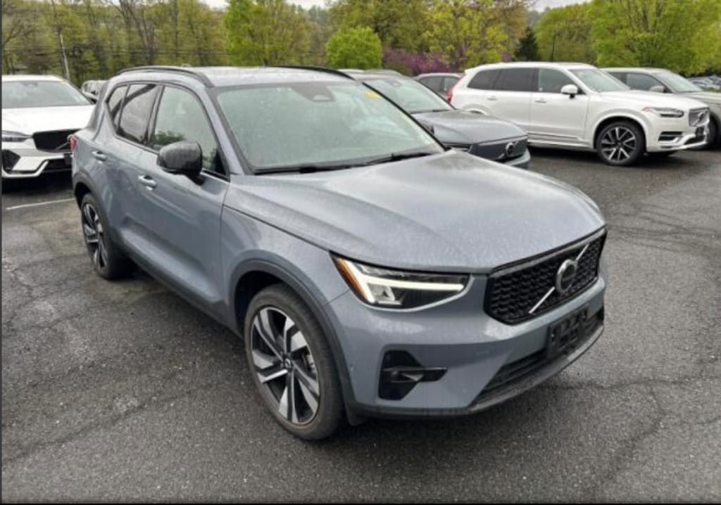 Used 2023 Volvo XC40 B5 Plus Dark Theme SUV