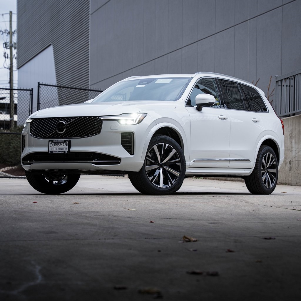 2026 Volvo XC90 Core's photo