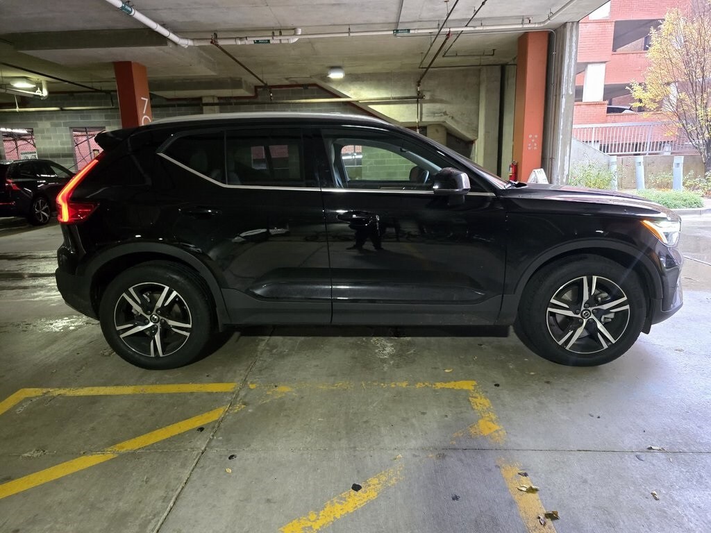 2023 Volvo XC40 Plus photo 4