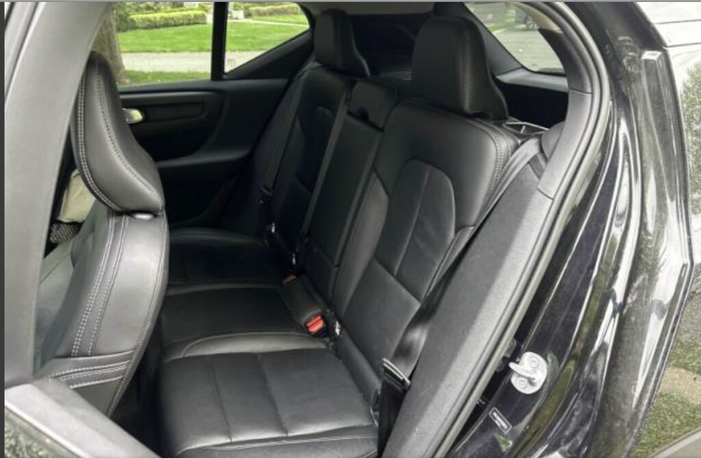 Used 2023 Volvo XC40 B5 Core SUV