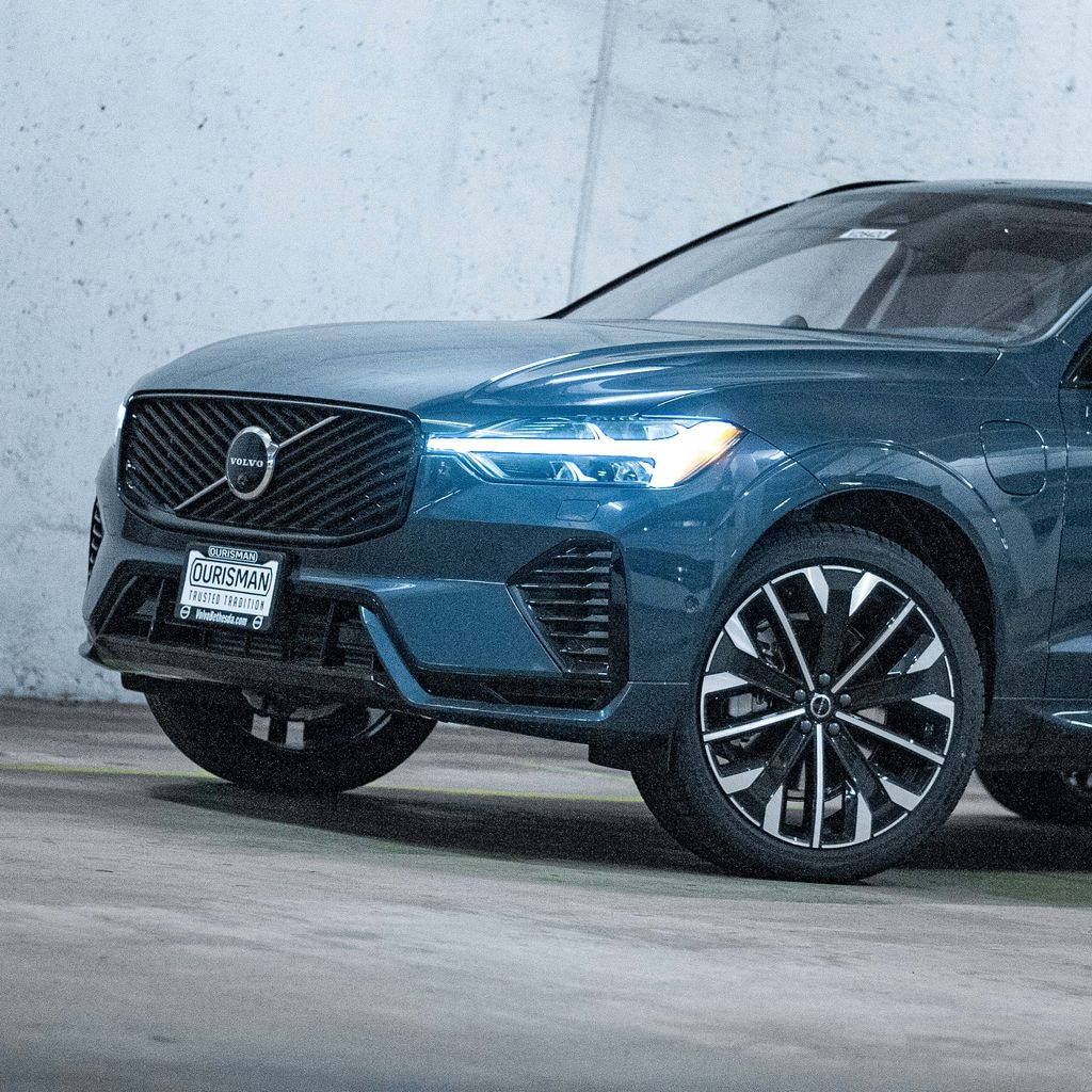 New 2026 Volvo XC60 plug-in hybrid T8 Ultra SUV