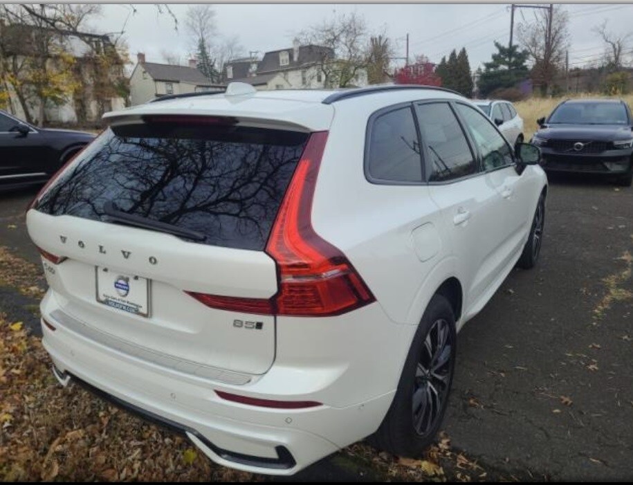 2023 Volvo XC60 B5 Plus photo 4