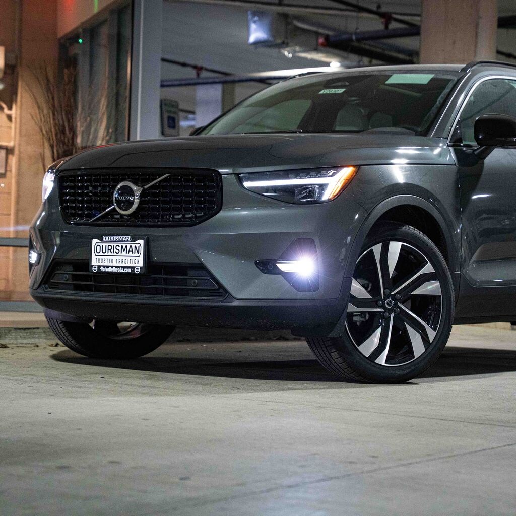 New 2026 Volvo XC40 B5 Ultra SUV