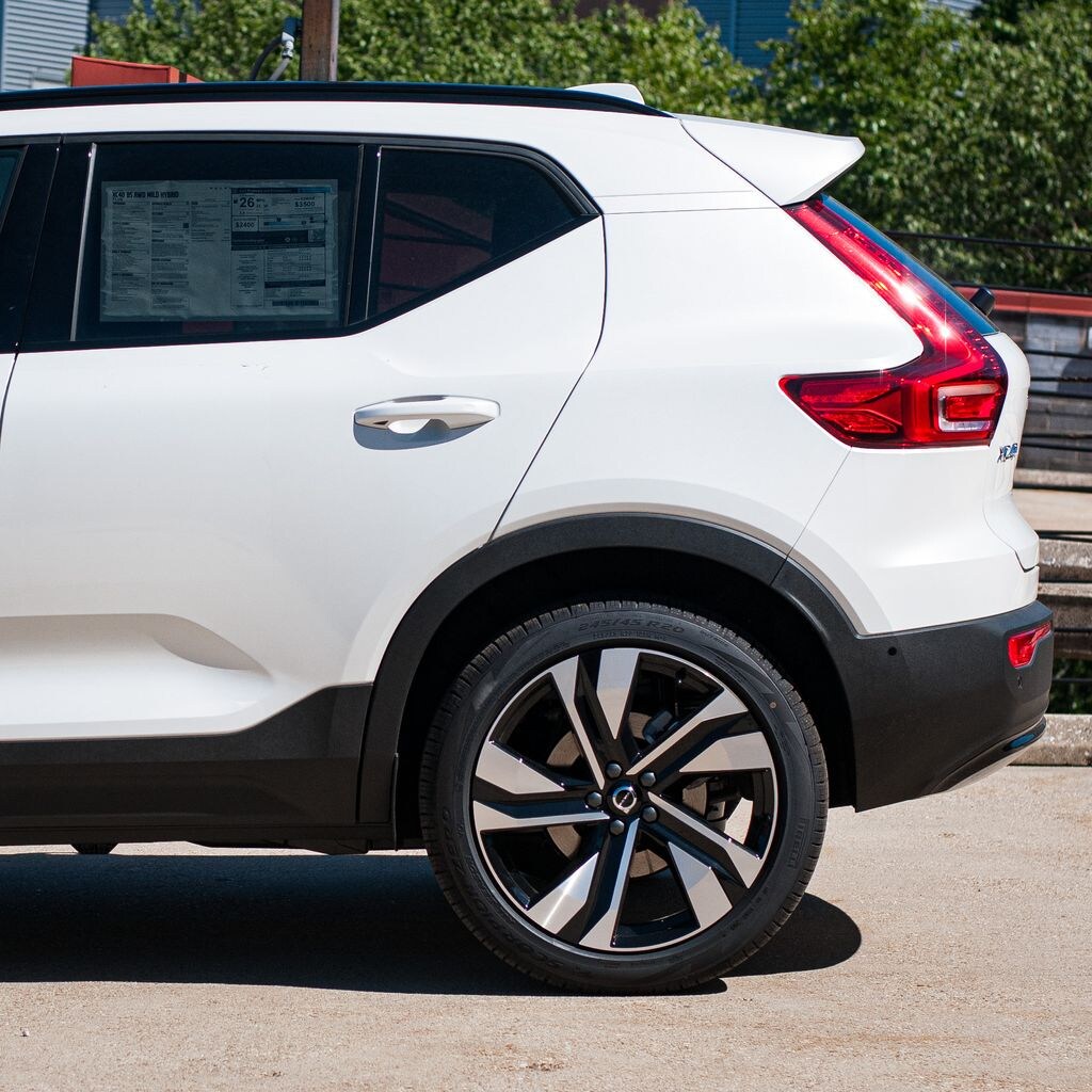 New 2026 Volvo XC40 B5 Plus SUV