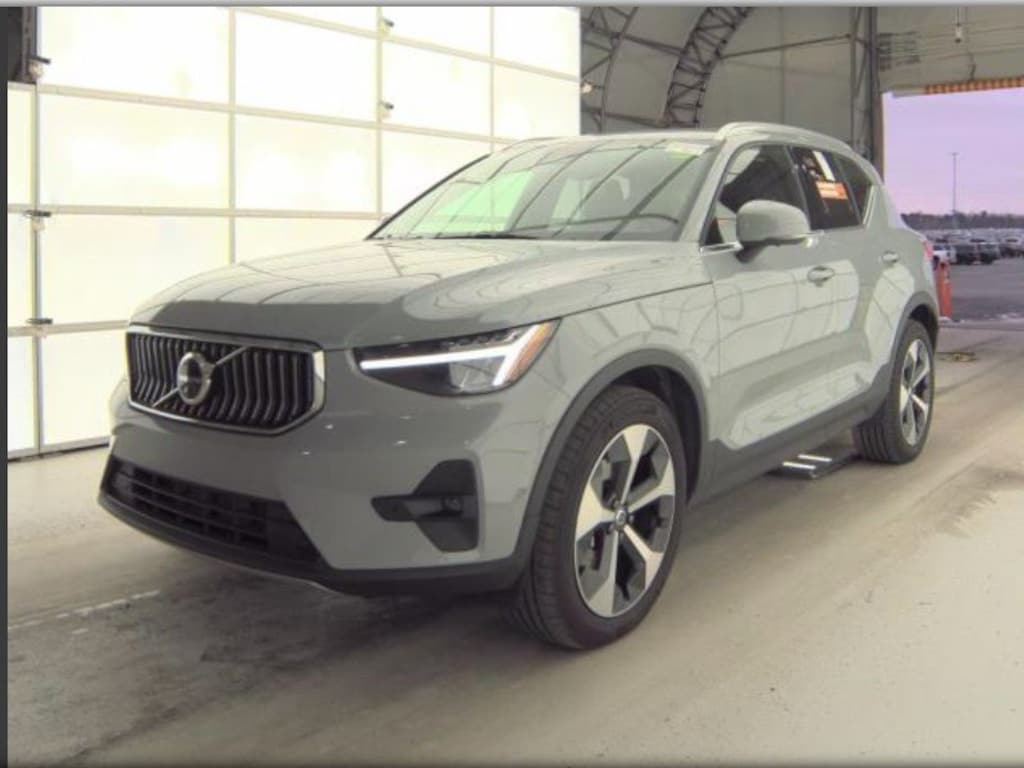 Used 2025 Volvo XC40 B5 Plus Bright Theme SUV