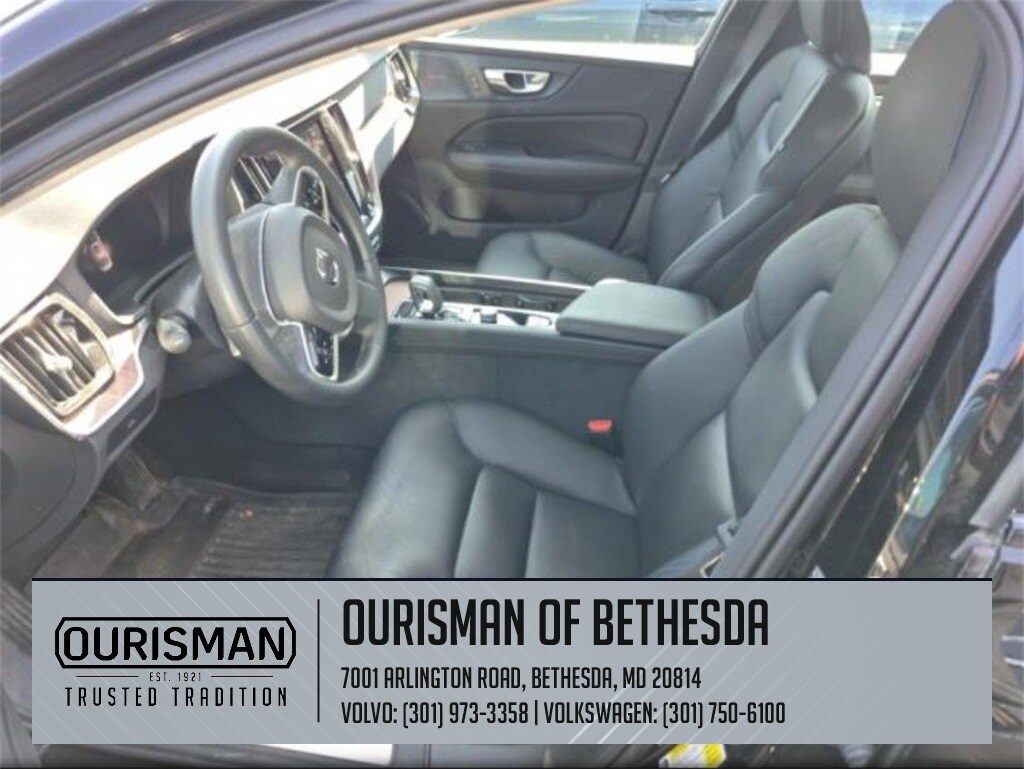2023 Volvo S60 B5 Plus photo 2