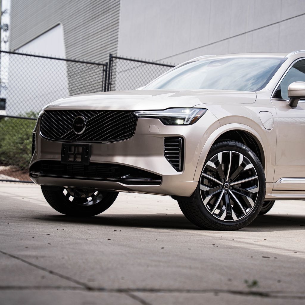 New 2026 Volvo XC90 plug-in hybrid T8 Core SUV