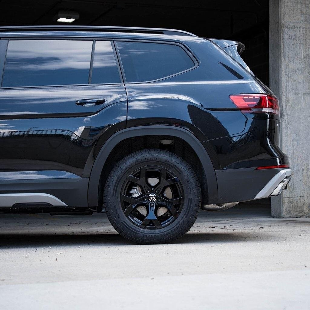 2026 Volkswagen Atlas Peak Edition SE photo 2