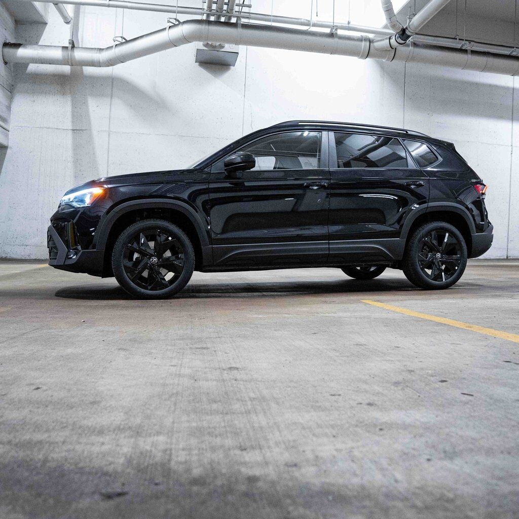 New 2026 Volkswagen Taos 1.5T SE Black SUV