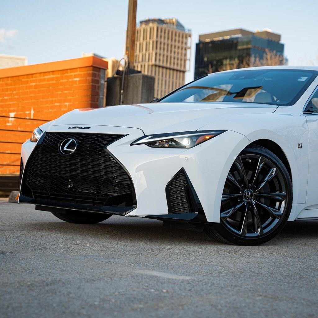 2022 Lexus IS 350 F SPORT photo 2