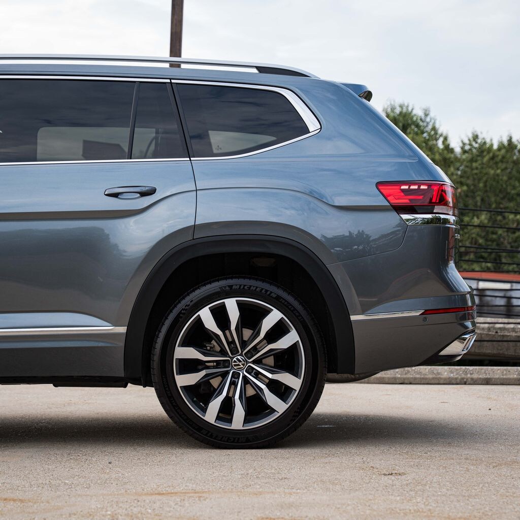 Certified 2022 Volkswagen Atlas 3.6L V6 SEL Premium R-Line SUV