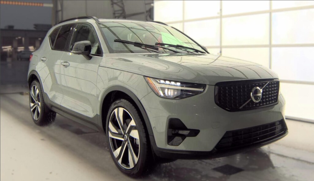 Certified 2024 Volvo XC40 B5 Plus Dark Theme SUV