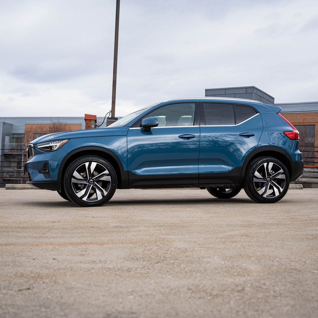 Used 2025 Volvo XC40 B5 Ultra Bright Theme SUV