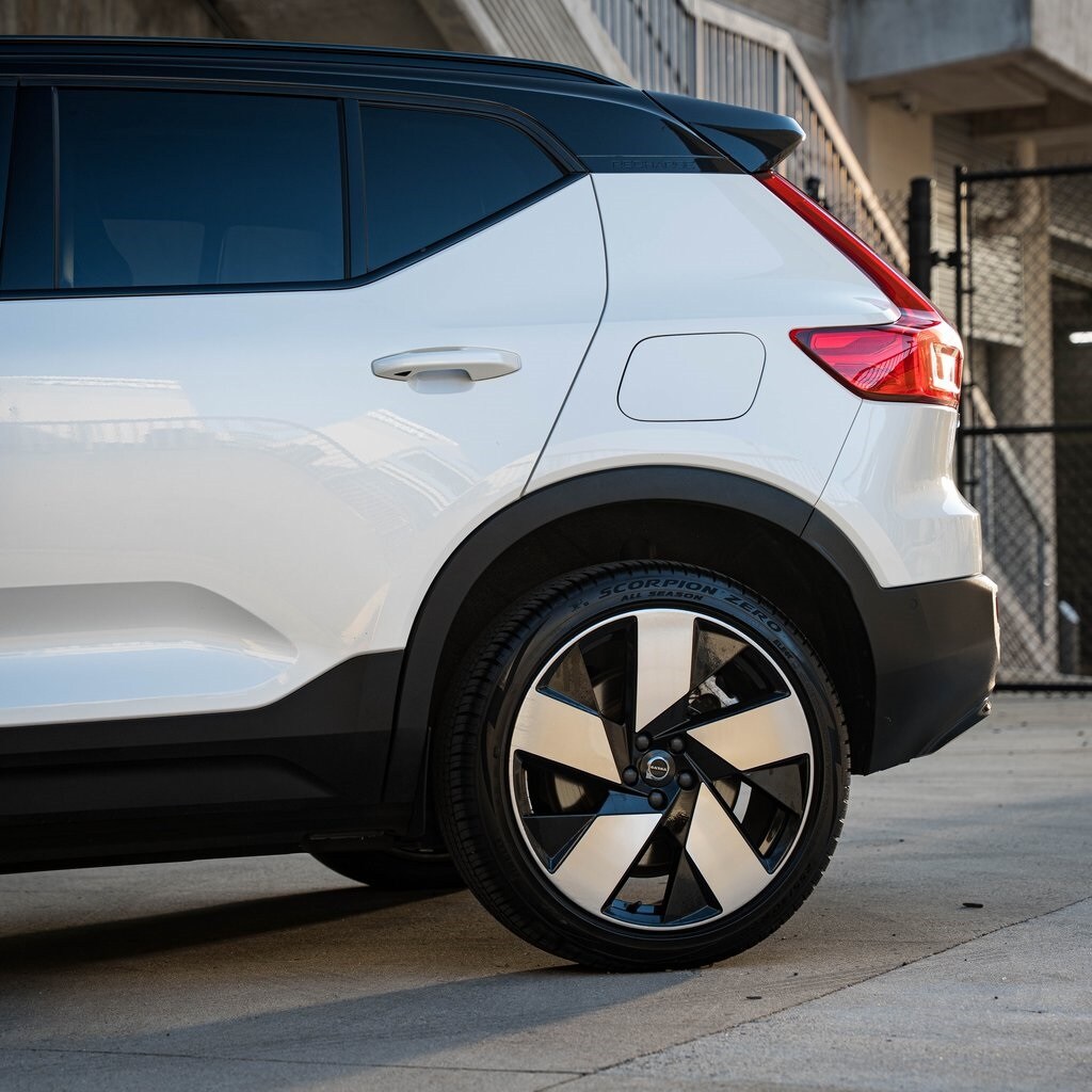 2023 Volvo XC40 Recharge Ultimate photo 3