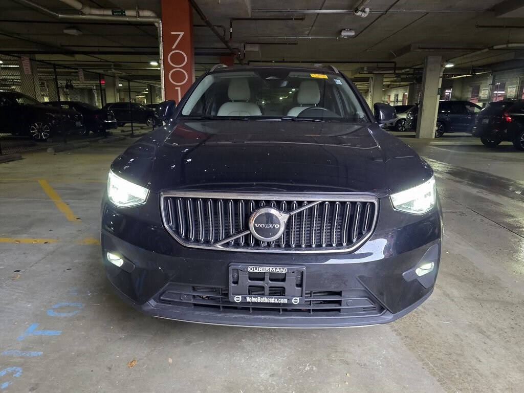 2023 Volvo XC40 Plus photo 2