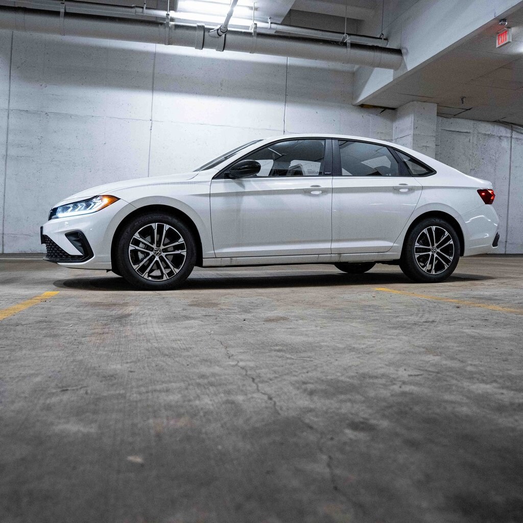 2025 Volkswagen Jetta 1.5T Sport photo 3
