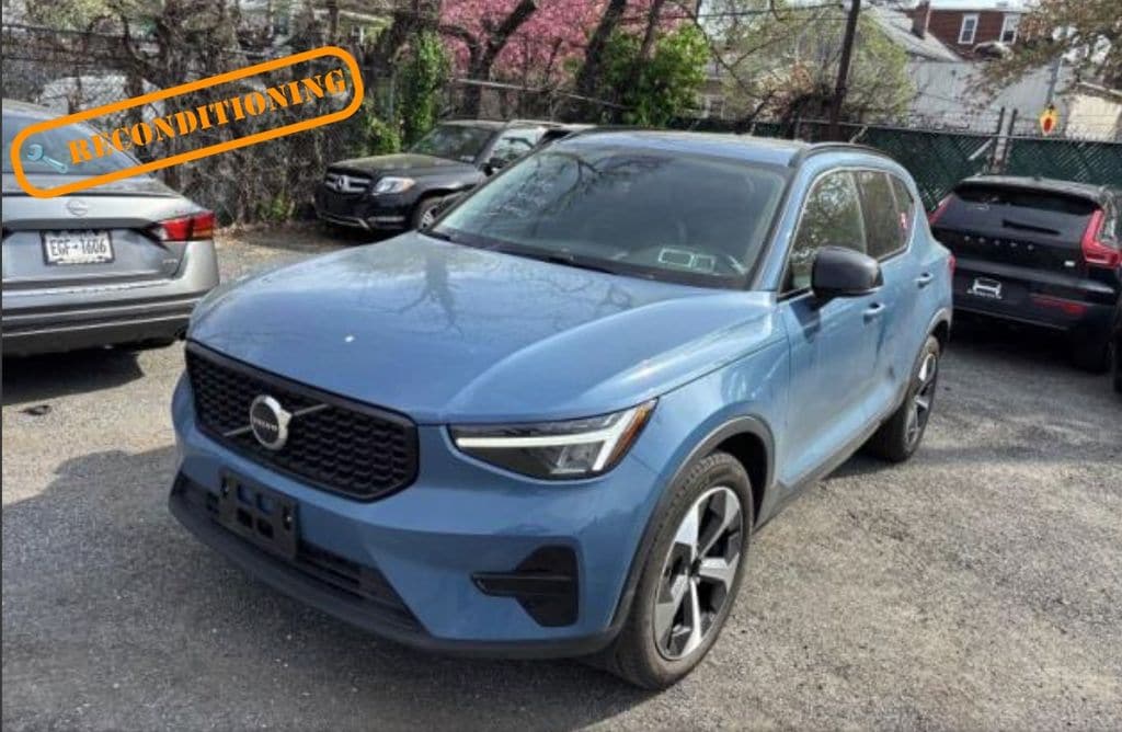 2024 Volvo XC40 B5 Core Dark AWD's photo