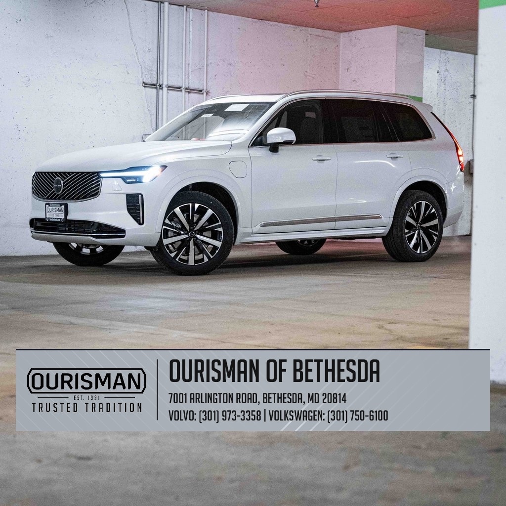 2025 Volvo XC90 Core's photo