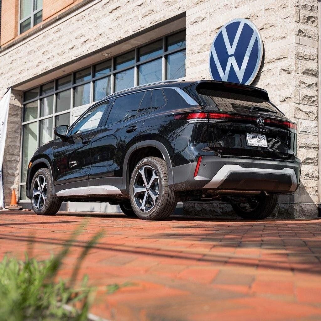New 2026 Volkswagen Tiguan 2.0T SE SUV