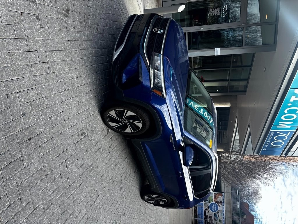 2023 Volkswagen Taos SE's photo