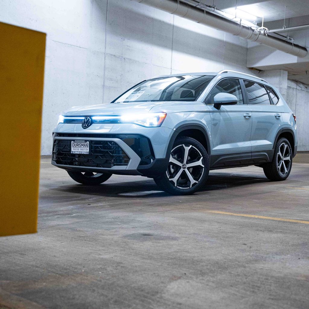 2026 Volkswagen Taos 1.5T SEL 4Motion's photo