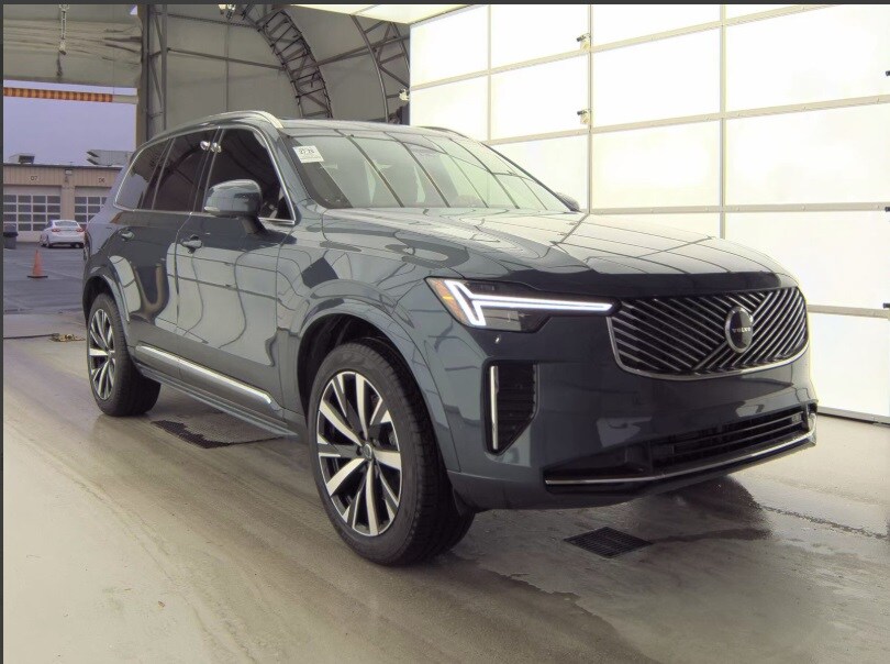 2025 Volvo XC90 B5 Core photo 2