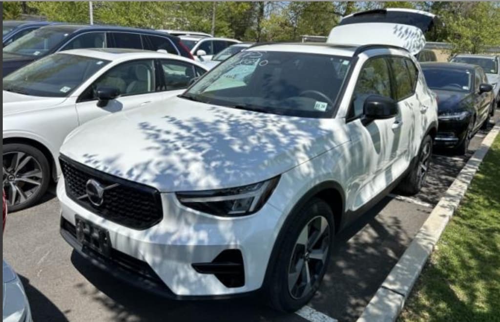 2024 Volvo XC40 B5 Core Bright AWD's photo