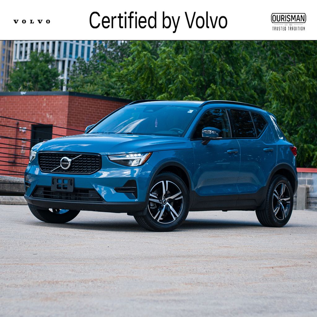 2024 Volvo XC40 B5 Core Dark AWD's photo