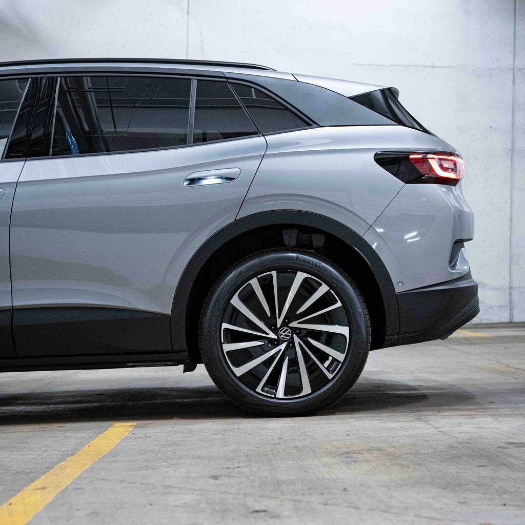 2025 Volkswagen ID.4 Pro photo 4