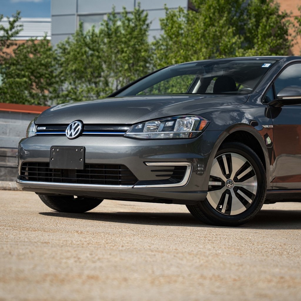 Used 2019 Volkswagen e-Golf e-Golf SE with VIN WVWKR7AU2KW909768 for sale in Bethesda, MD