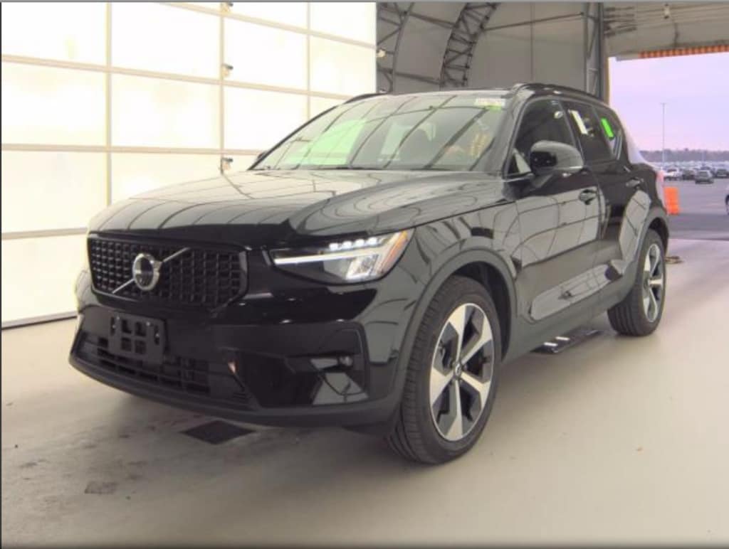 Used 2025 Volvo XC40 B5 Plus Dark Theme SUV