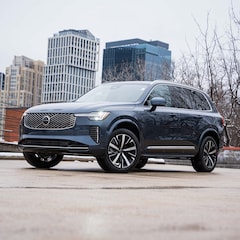 2025 Volvo XC90 B5 Core SUV