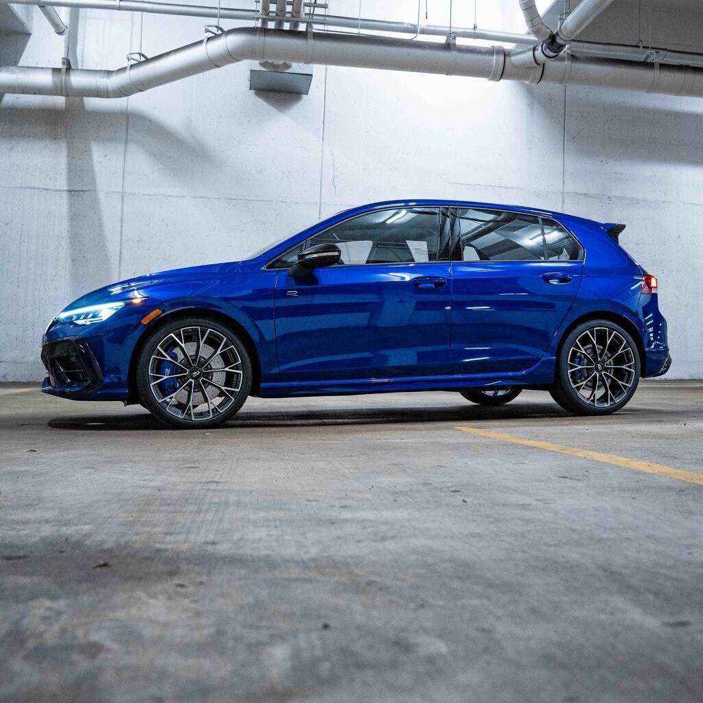 2026 Volkswagen Golf R 2.0 TSI photo 3