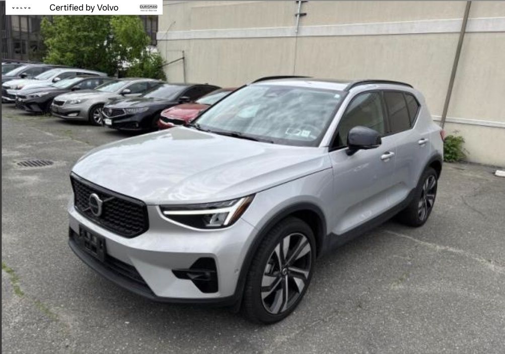 2023 Volvo XC40 B5 Plus Dark AWD's photo