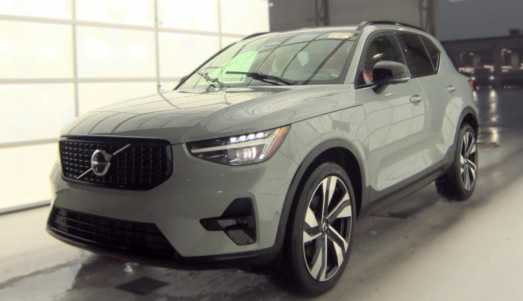 Certified 2024 Volvo XC40 B5 Plus Dark Theme SUV